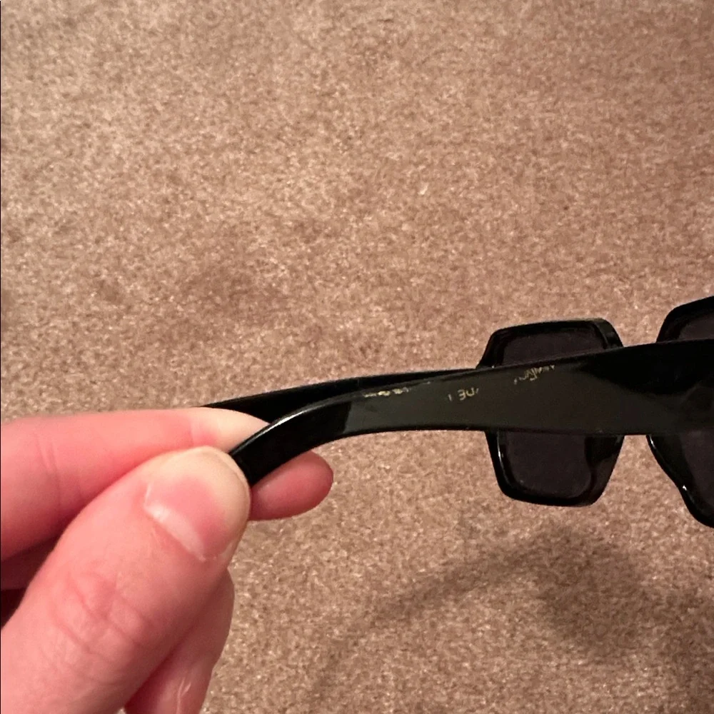 Oversized sunglass selling as is Ysl label on side - Picture 5 of 5
